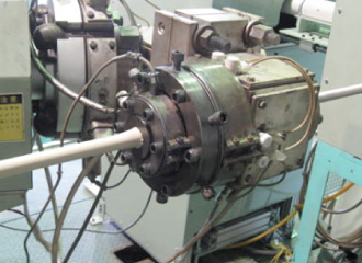 塩ビ樹脂押出機